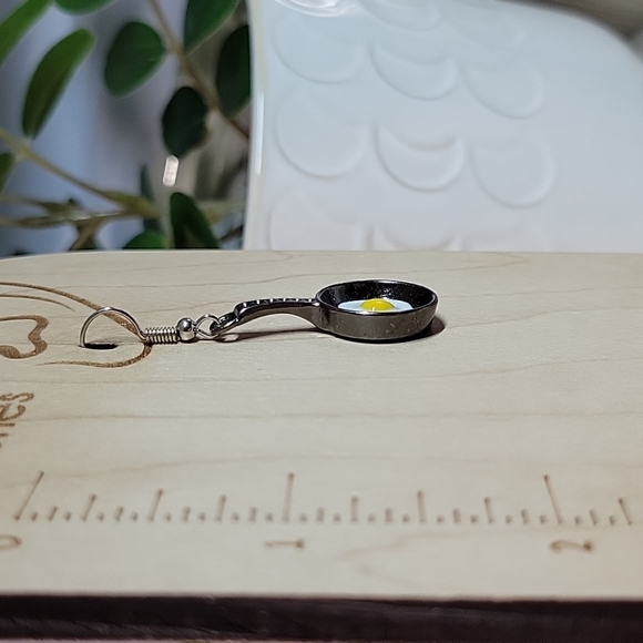 🔥LAST PAIR🔥 Egg Skillet Drop Earrings - Picture 4 of 5